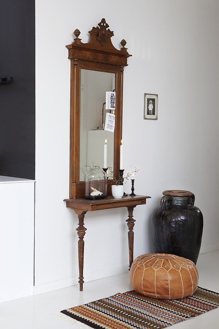 Past Framed, Present Held