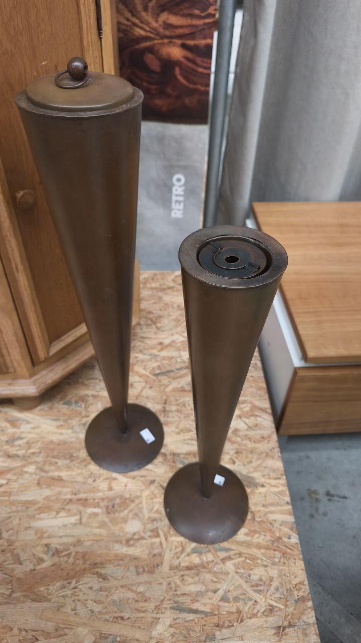 Twin Torches, Silent Stand