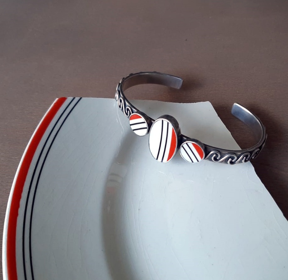Limburg ceramic cuff by Marlies Dinnissen