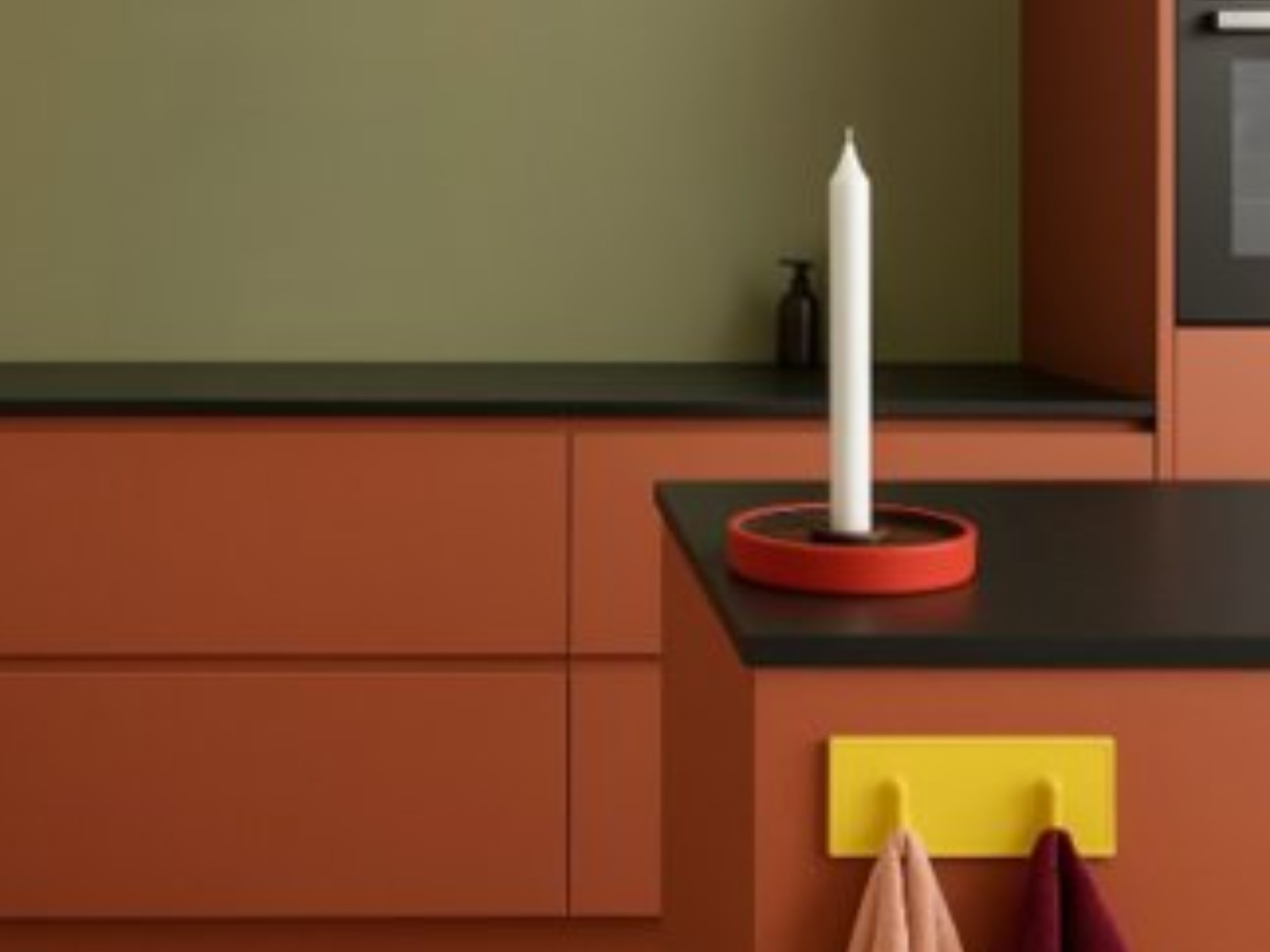 Bakelieten wielen by Linda Post